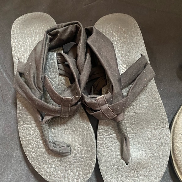 Sandals Bundle - Picture 2 of 5